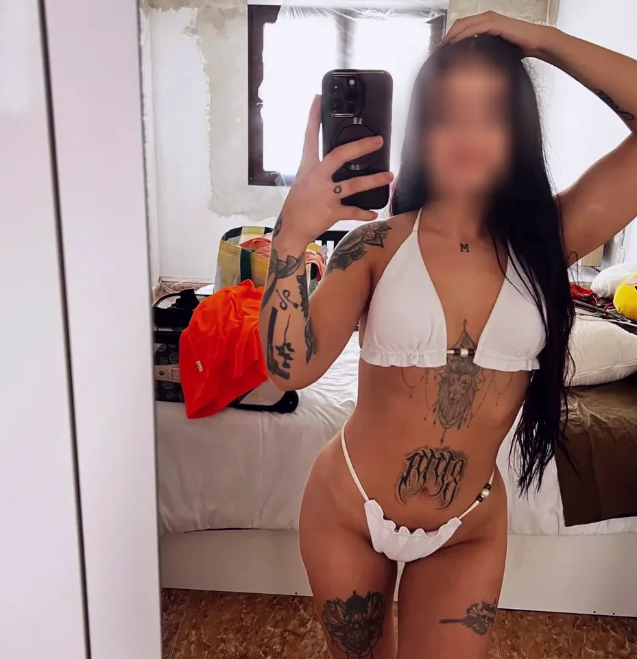 Aurora, 28