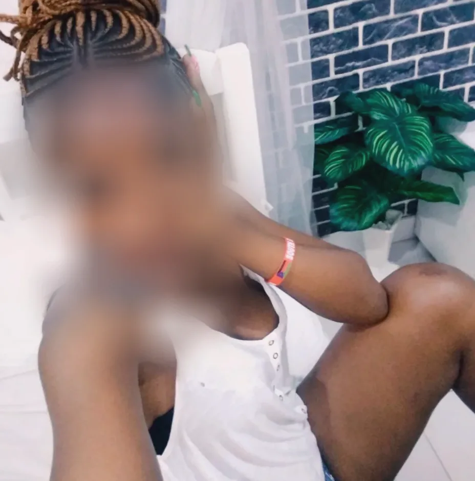 Emmi, 32