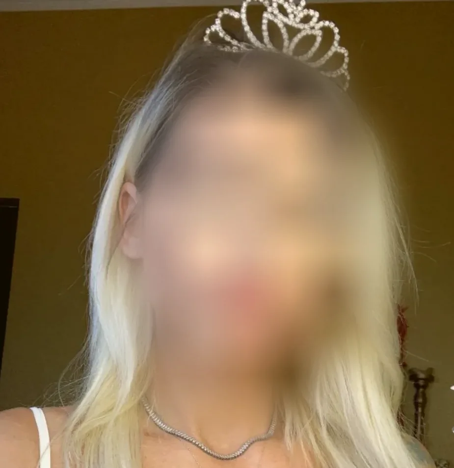 Leyla, 35